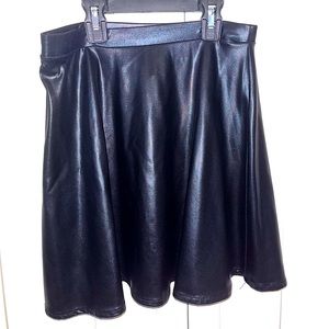 FOREVER 21 feaux leather skater skirt, size S